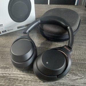 Sony WH-1000XM3 active noise cancelling headphones